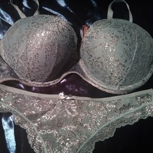 Victoria Secret bra matching set. 38C w/LG bottoms
